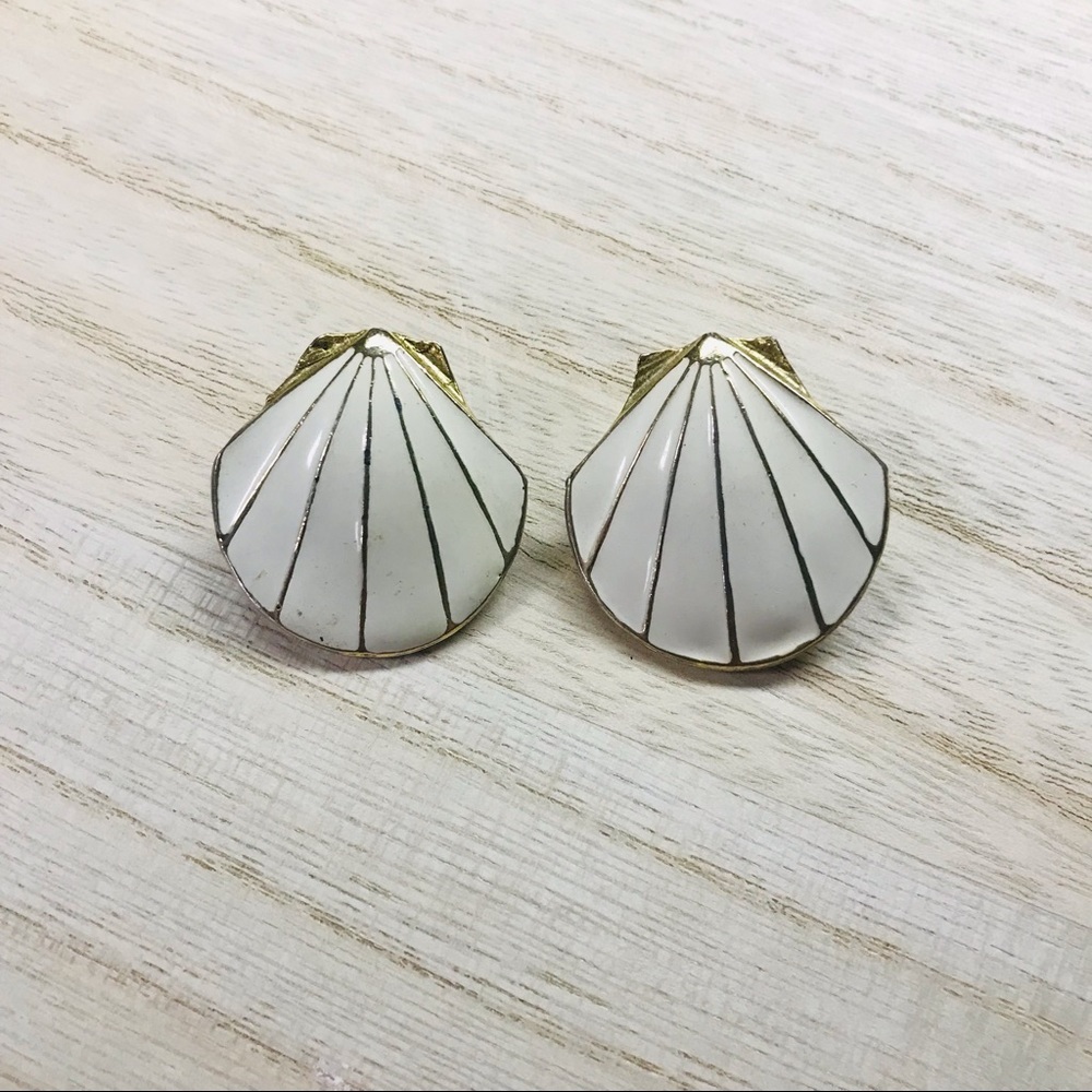 Vintage Enamel Seashell Earrings off white gold posts